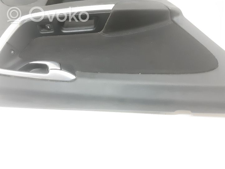 Volvo V60 Apšuvums aizmugurējām durvīm 8635872