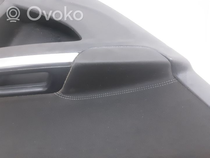 Volvo V60 Apšuvums aizmugurējām durvīm 8635872
