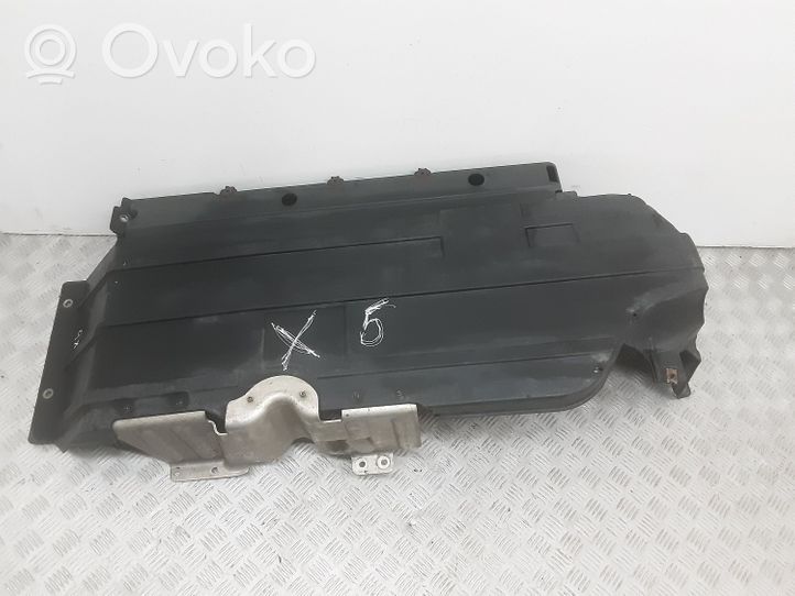 BMW X5 E53 Protezione inferiore del serbatoio del carburante 8408767