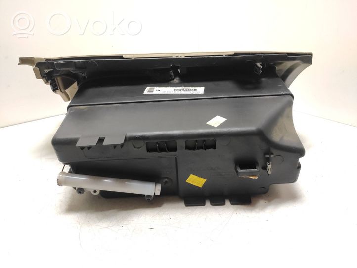 Volvo S60 Hansikaslokerosarja 30755651