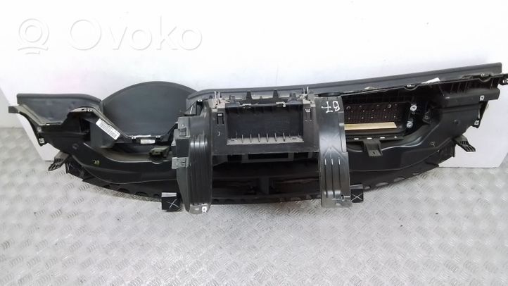 Volkswagen PASSAT B7 USA Deska rozdzielcza 561857003