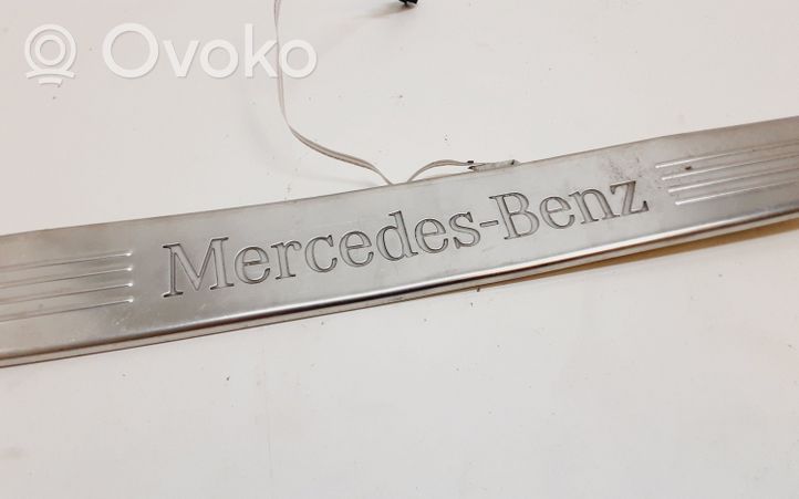 Mercedes-Benz C W205 Priekinio slenksčio apdaila (vidinė) A2056807003