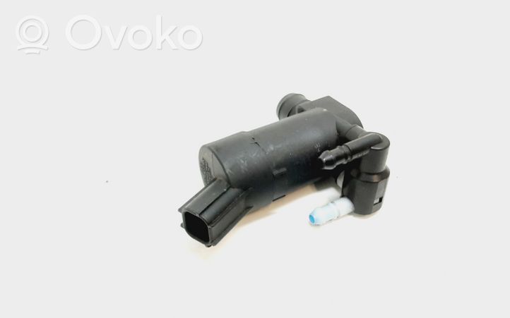 Volvo V70 Windscreen/windshield washer pump 