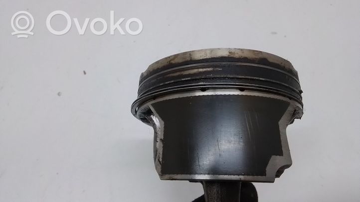 Volkswagen Golf VII Piston avec bielle 06K198401D