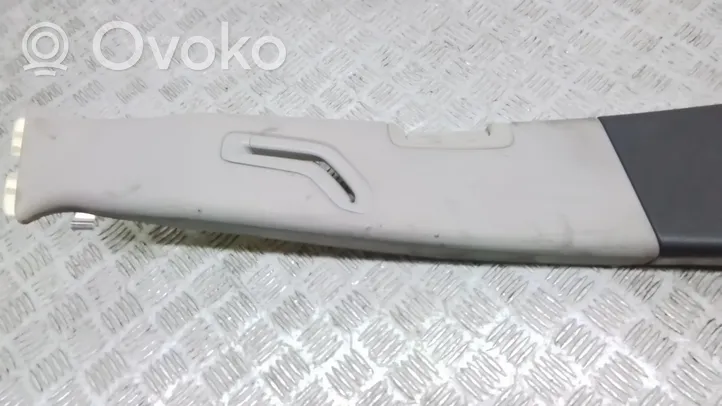 Volvo XC90 (B) pillar trim (top) 