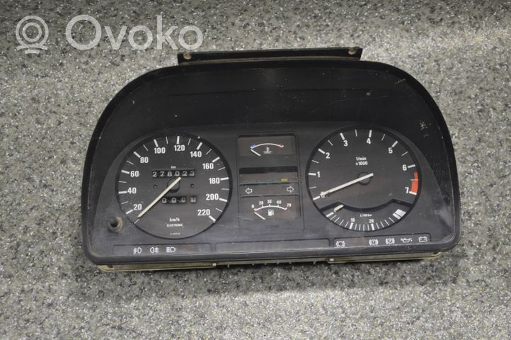 BMW 5 E28 Pystyantennivahvistin 1380432