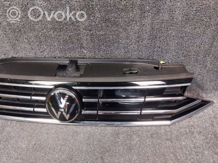 Volkswagen PASSAT B8 Maskownica / Grill / Atrapa górna chłodnicy 