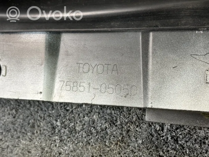 Toyota Avensis T270 Garniture de marche-pieds / jupe latérale 75851-05050