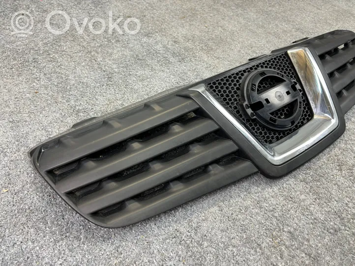 Nissan Qashqai Grille calandre supérieure de pare-chocs avant 62310JD000