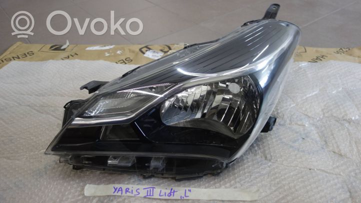 Toyota Yaris XP210 Lampa przednia 0D201HB2