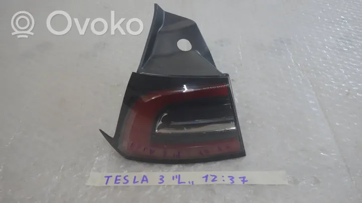 Tesla Model 3 Задний фонарь в кузове 1237