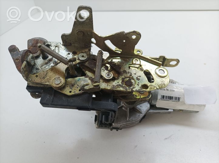 Mercedes-Benz E W210 Serrure 2108210951