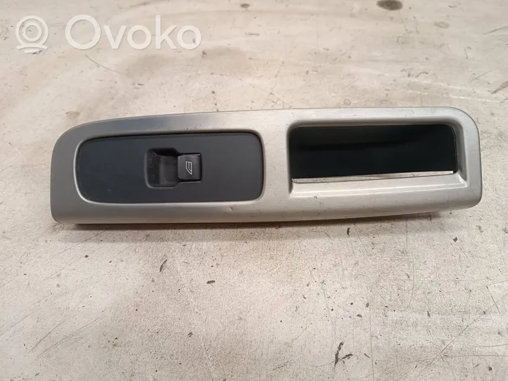 Volvo V50 Support bouton lève vitre porte avant 8663815