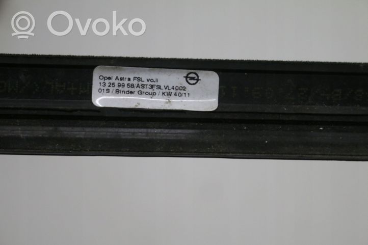 Opel Astra J Etuoven lista (muoto) 