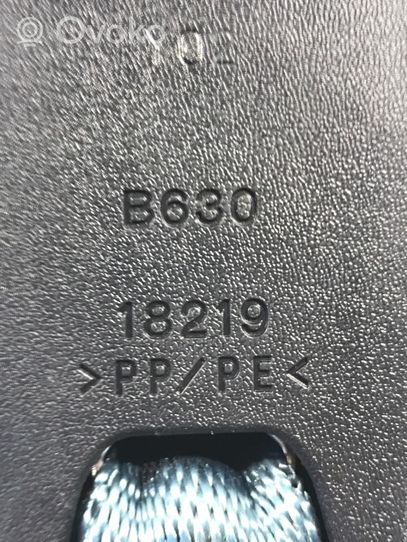 Subaru Forester SK Boucle de ceinture de sécurité arrière centrale 18219