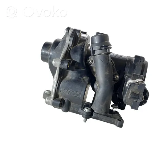 Audi Q3 F3 Vesipumppu 06L121111P