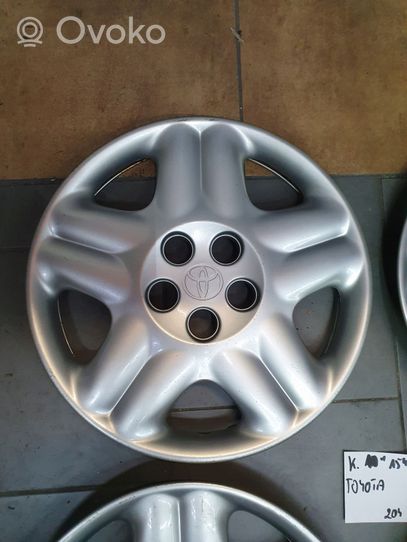 Toyota Yaris R15 wheel hub/cap/trim 