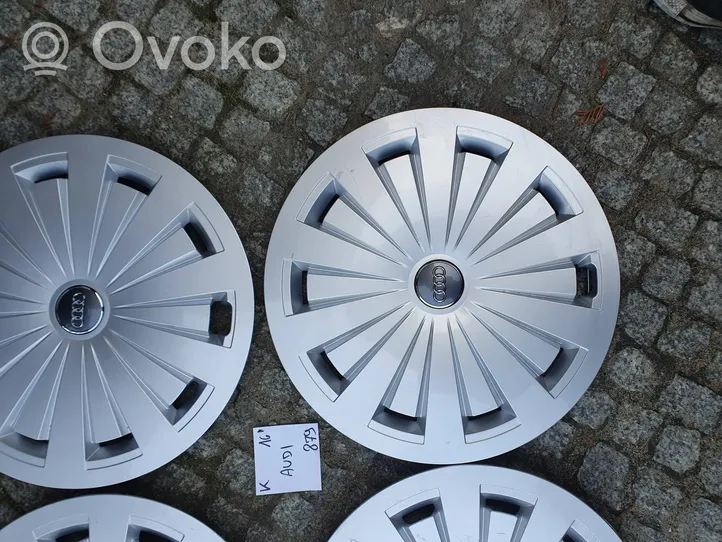 Audi A4 S4 B9 8W R 16 riteņa dekoratīvais disks (-i) 8W0601147