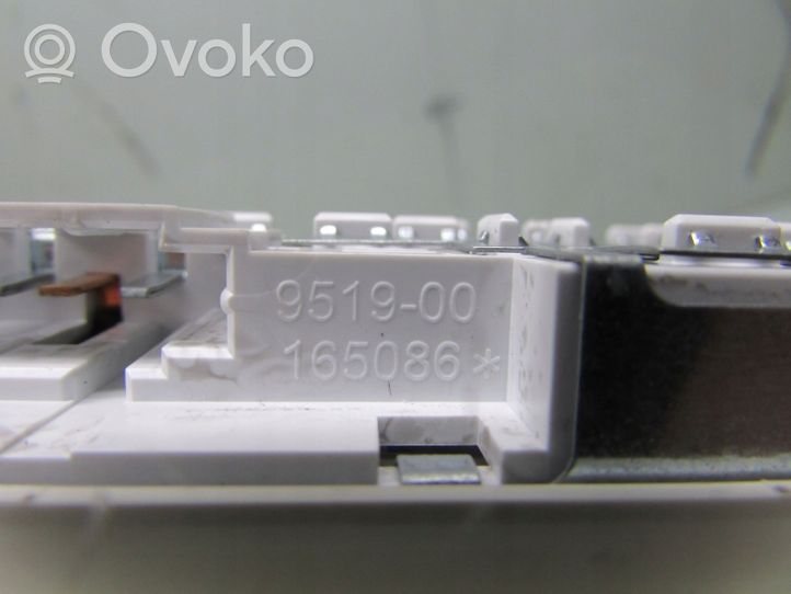 Infiniti Q30 Interrupteur d'éclairage intérieur et d’ambiance 951900