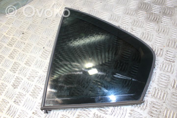 BMW 7 E38 Vetro del deflettore posteriore M1A800TM12