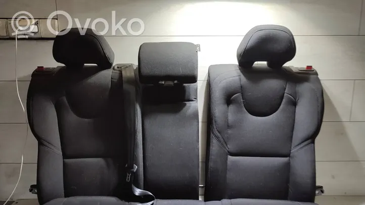 Volvo V40 Toisen istuinrivin istuimet 