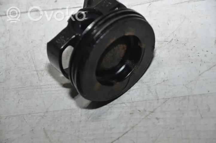 Mercedes-Benz A W176 Piston with connecting rod K9KA461