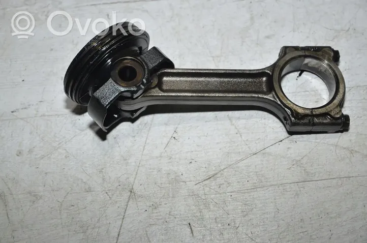 Mercedes-Benz A W176 Piston with connecting rod K9KA461