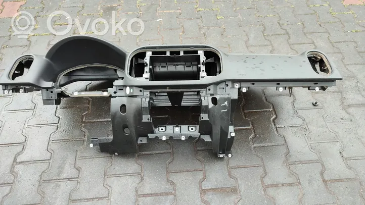 Volkswagen Tiguan Deska rozdzielcza 5N0010718F