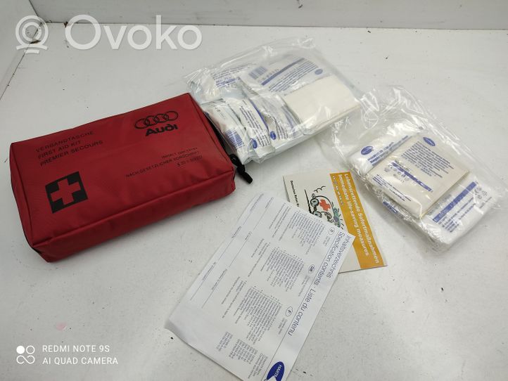 Audi Q7 4L Trousse de premiers secours 4E0860282A