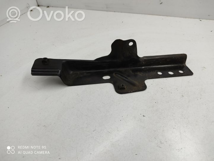 Audi Q7 4L Staffa del pannello di supporto del radiatore 4L0805697