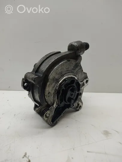 Volkswagen Touareg I Vacuum pump 