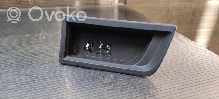 BMW 4 F32 F33 Connettore plug in USB 9207358