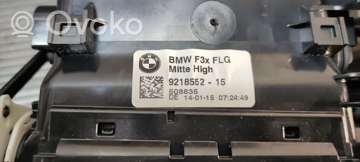 BMW 4 F32 F33 Dysze / Kratki środkowego nawiewu deski rozdzielczej 9218552