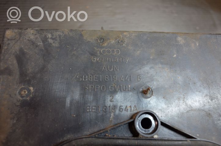 Audi A4 S4 B7 8E 8H Ohjaamon sisäilman mikrosuodattimen kansi 8E1819641