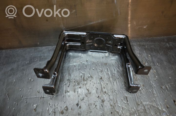 Audi A4 S4 B8 8K Supporto di montaggio ruota di scorta 8K0802715