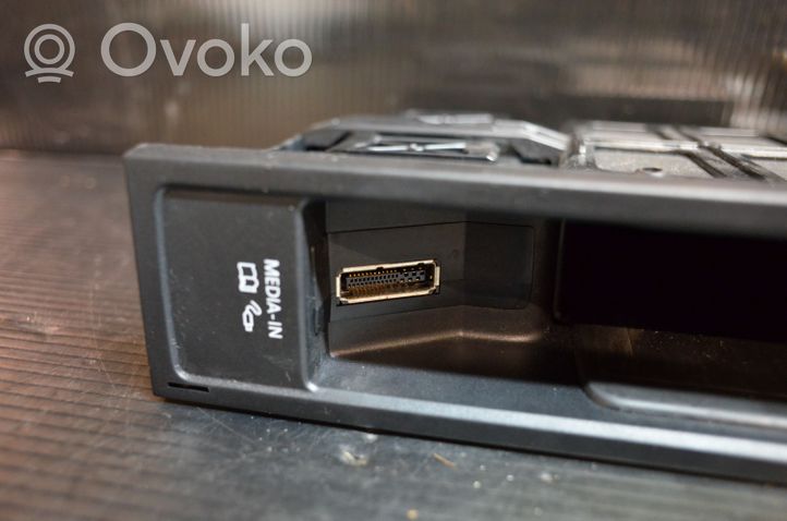 Volkswagen PASSAT B7 Head unit multimedia control 5N0035342