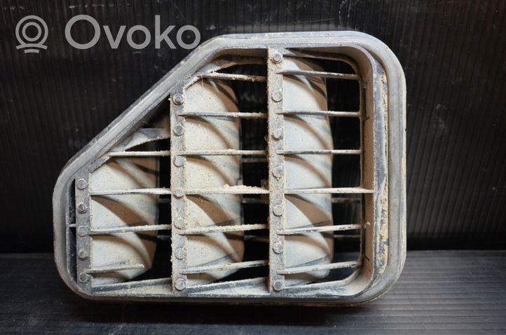 Volkswagen Tiguan Kratka wentylacyjna pod zderzakiem tylnym 