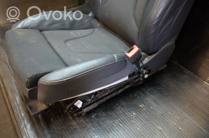 Audi A4 S4 B8 8K Priekšējais vadītāja sēdeklis 