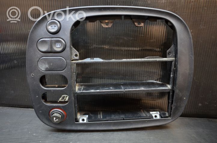 Seat Alhambra (Mk1) Verkleidung Radio / Navigation 7M0858089N