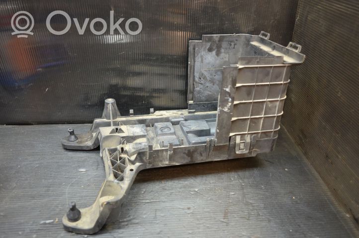 Volkswagen Touran I Boîte de batterie 1K0915333B