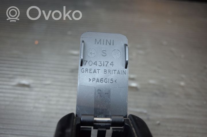 Mini One - Cooper R50 - 53 Osłona / zaślepka ISOFIX 7043174