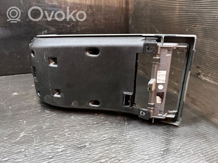 Volvo V50 Center console 8650702