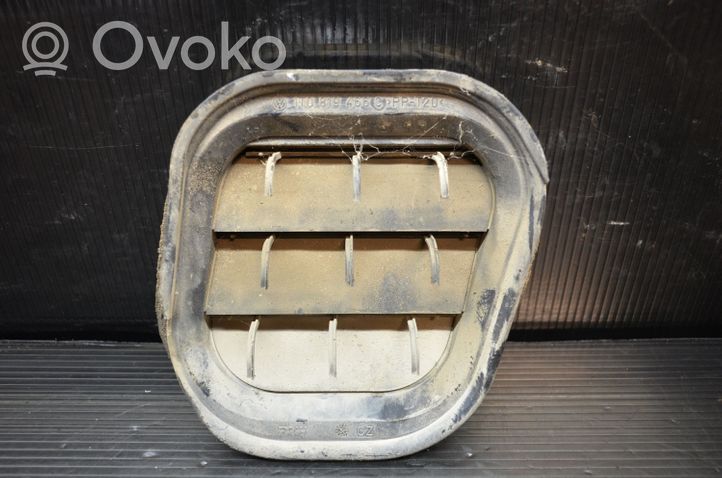 Volkswagen Touran I Quarter panel pressure vent 1T0819466