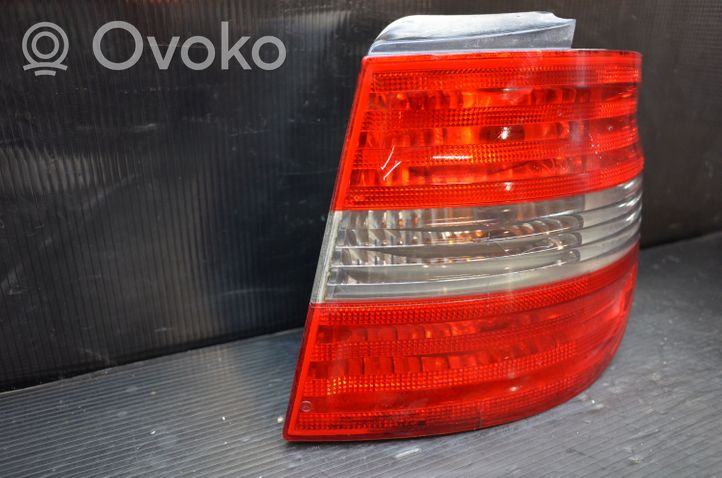 Mercedes-Benz B W245 Lampa tylna A1698200377