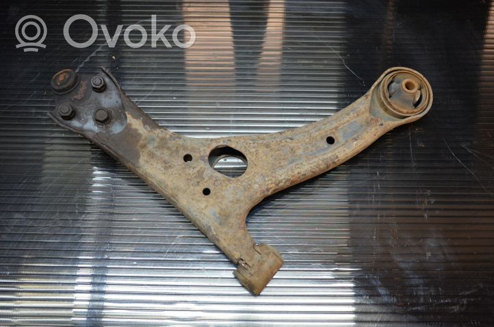 Toyota Corolla E120 E130 Fourchette, bras de suspension inférieur avant 