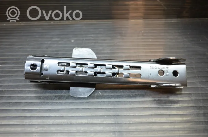 Audi Q7 4L Turvavyön säätökisko 8E0857833F