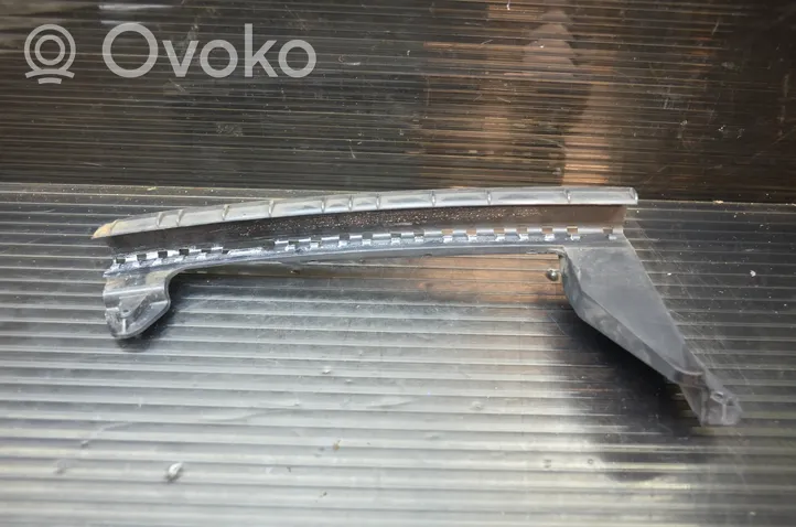 Audi Q7 4L Rail de pare-brise de porte arrière 4L0839067