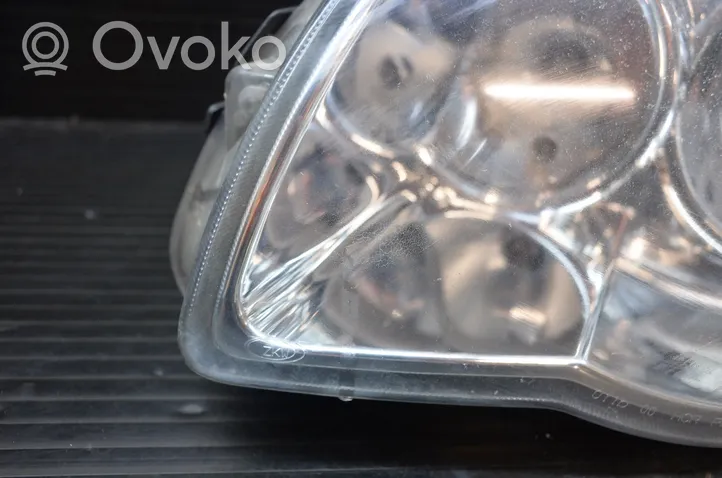 Chrysler Voyager Lampa przednia 04857831AC