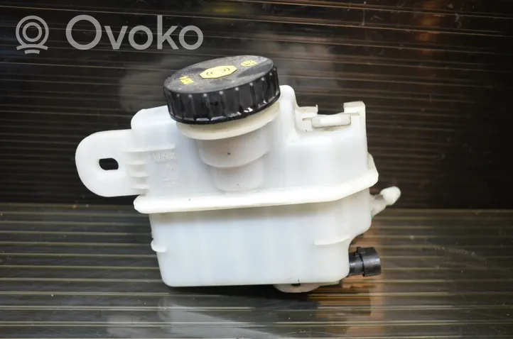 Opel Mokka Brake fluid reservoir 
