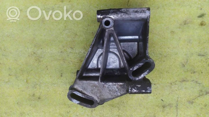 Mercedes-Benz W123 Support de pompe de direction assistée 1234660041